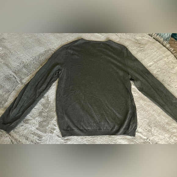 Calvin Klein V-Neck Silk Knit Slim Fit Sweater, Gray, Lightweight, Size Medium - Picture 6 of 6